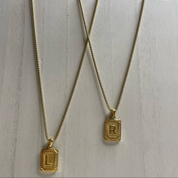 L, R Initial Necklace_Square Shape - Picture 5 of 7